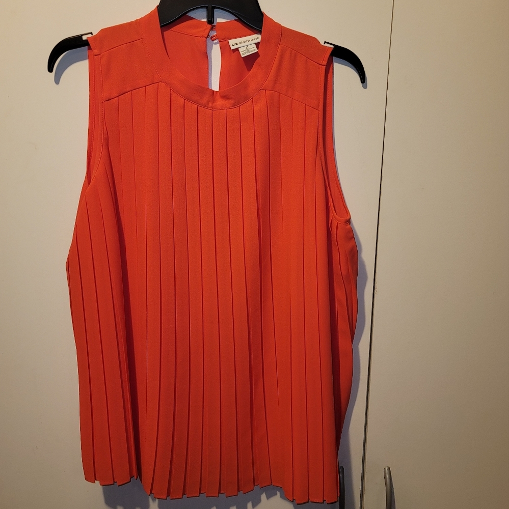 Liz Claiborne Salmon Colored Sleeveless Pleated Blouse. Size M